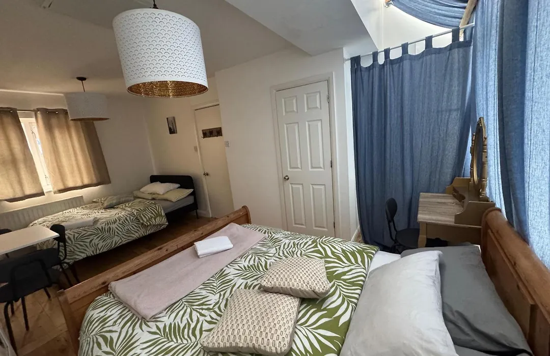 Cozy Rooms Near Central London-1